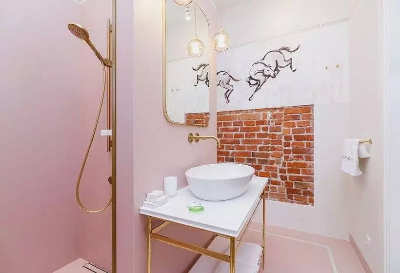 استودیو اجرایی, Apartamenty Bracka 6
