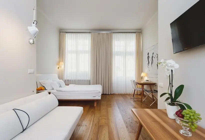 استودیوی لوکس, Apartamenty Bracka 6