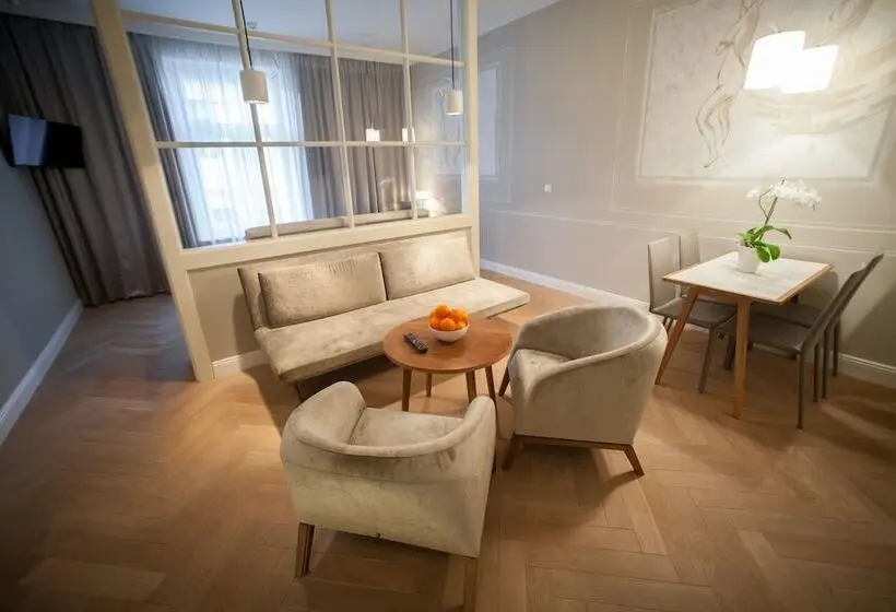 استودیو اجرایی, Apartamenty Bracka 6