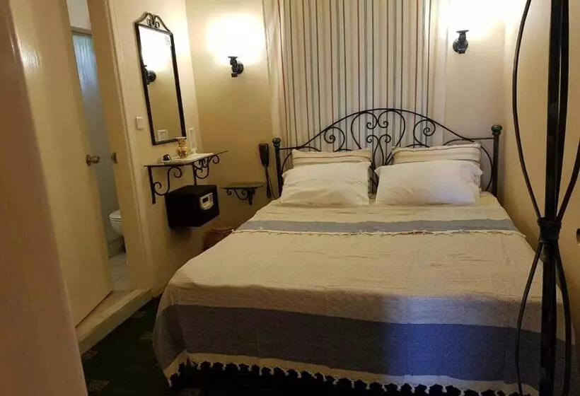 اتاق اکونومی, A&b Home