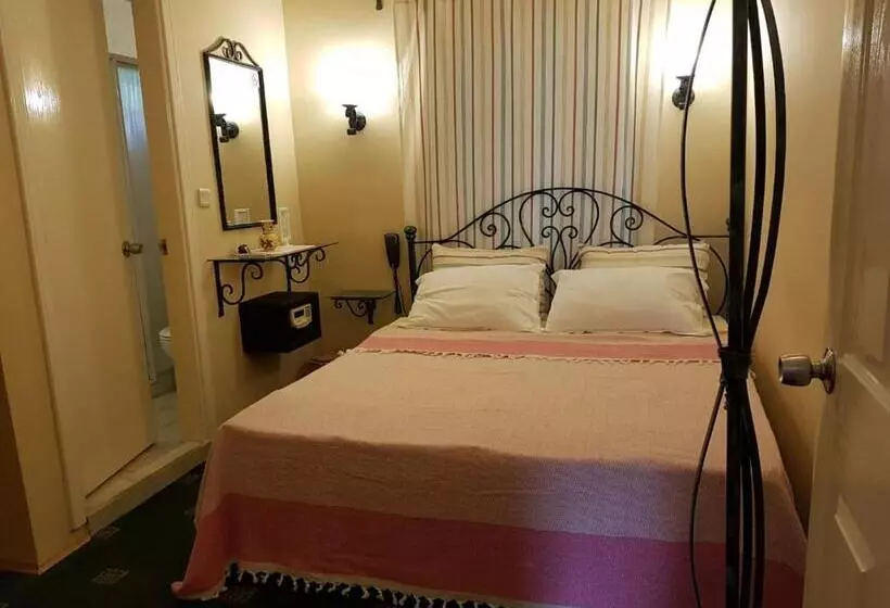 اتاق اکونومی, A&b Home