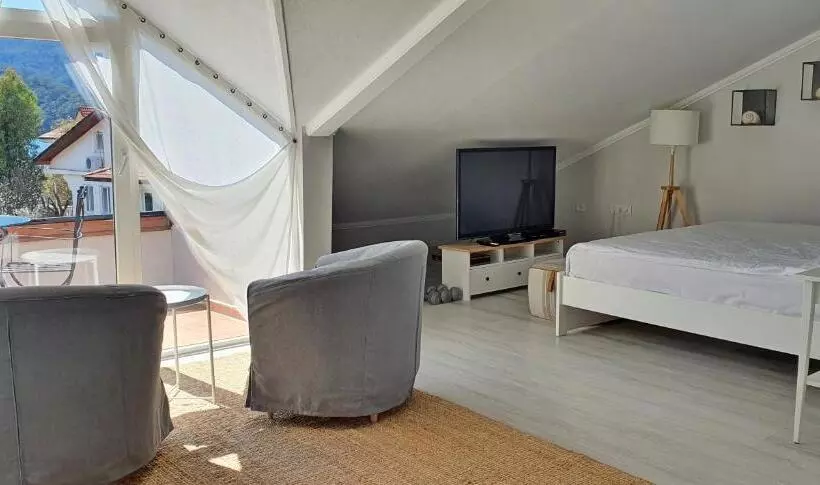 اتاق لوکس با چشم‌انداز دریا, A&b Home