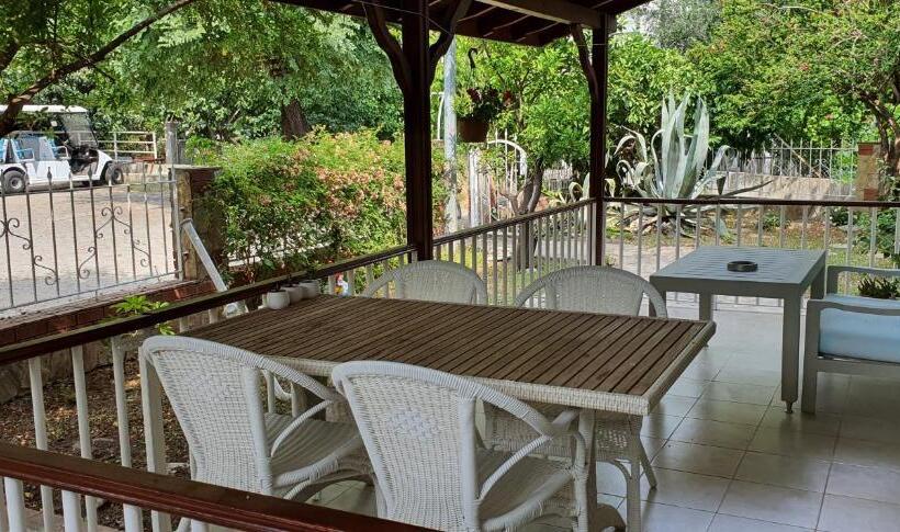 带1个卧室带花园景观的公寓, A&b Home