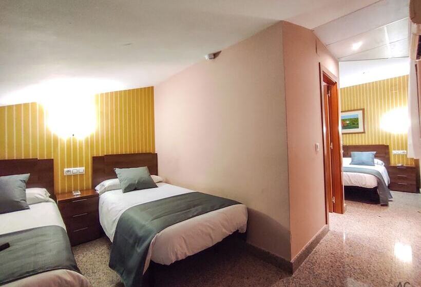 4인용 스탠다드 룸, Arcos Catedral