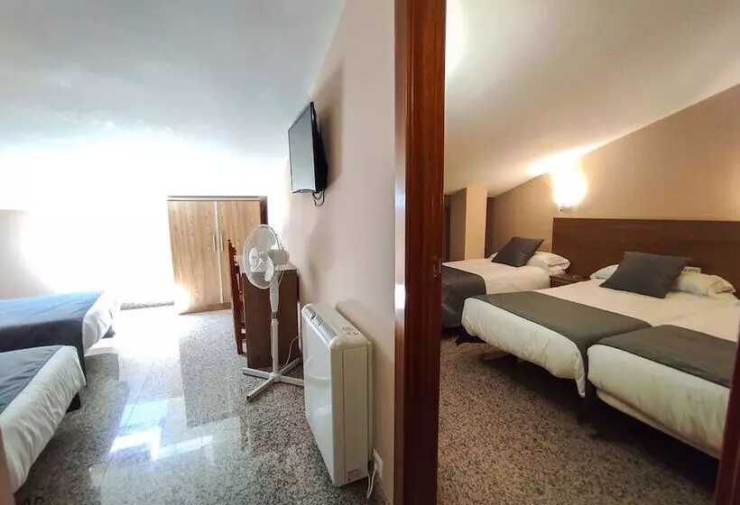Economy Quadruple Room, Arcos Catedral