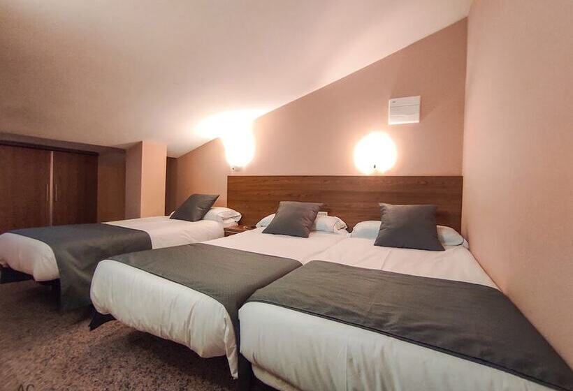 이코노이 4인룸, Arcos Catedral