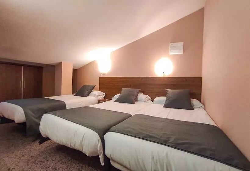 Economy Quadruple Room, Arcos Catedral