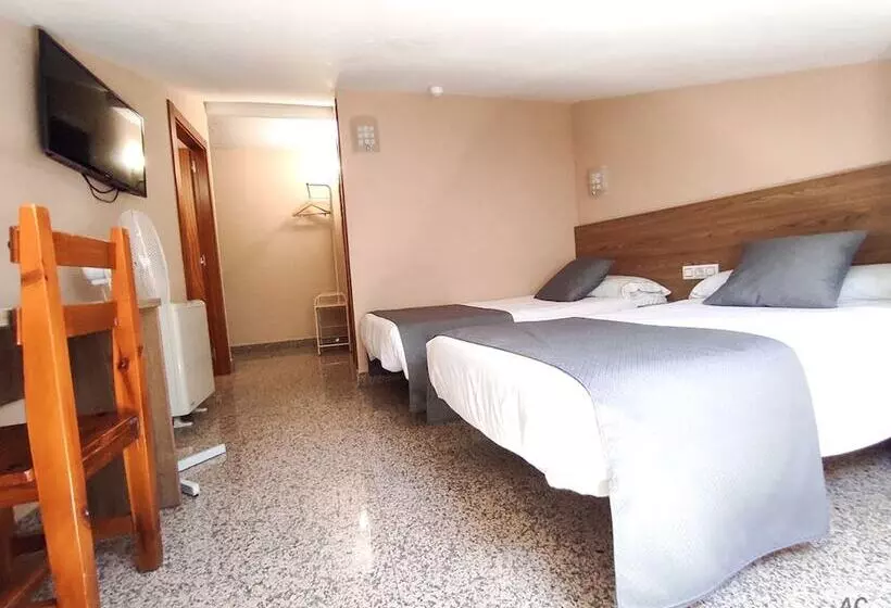 Economy Quadruple Room, Arcos Catedral