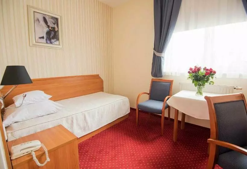 Chambre Standard Individuelle, Daria