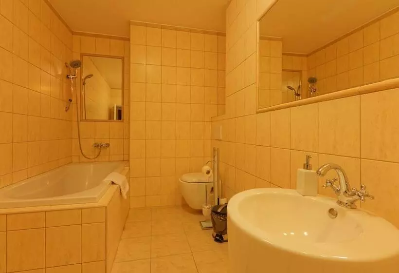 اتاق راحتی, Enjoy Inn