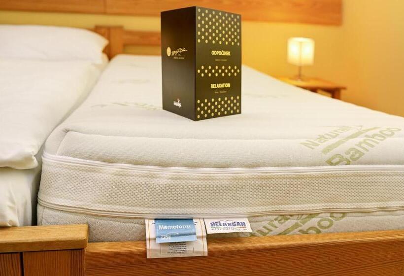 Quarto Triplo Deluxe, Garni Myší Díra