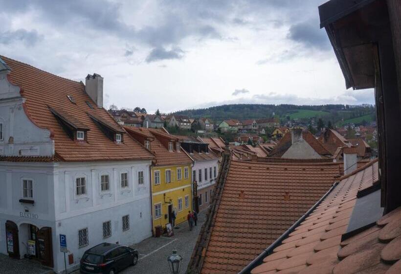 Quarto Ático, Garni Myší Díra