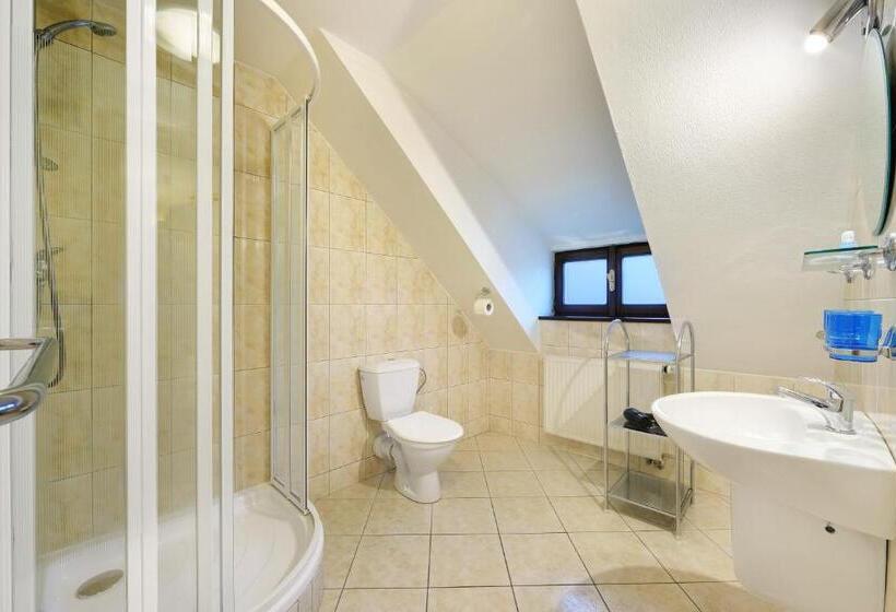 Quarto Ático, Garni Myší Díra