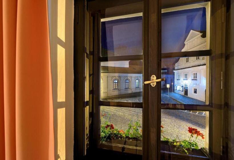 Quarto Ático, Garni Myší Díra