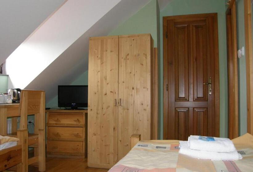 Quarto Basic, Garni Myší Díra