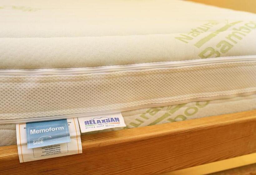 Quarto Estandar para Deficientes Físicos, Garni Myší Díra