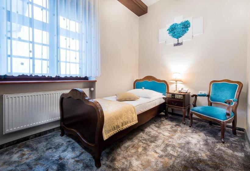 اتاق استاندارد یک نفره, Gotyk