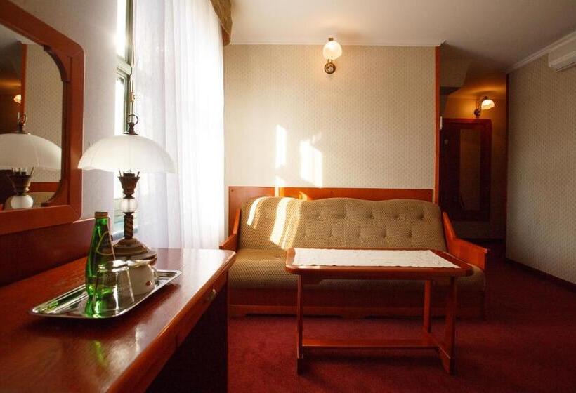 اتاق استاندارد یک نفره, Gotyk