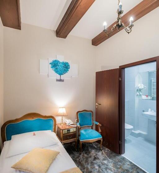 اتاق استاندارد یک نفره, Gotyk