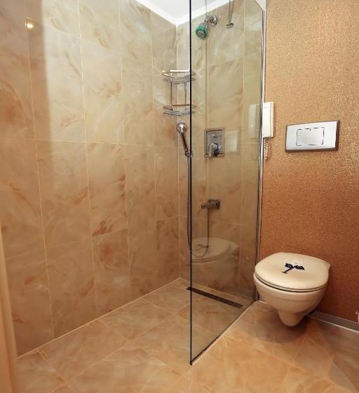 اتاق استاندارد یک نفره, Atakule King