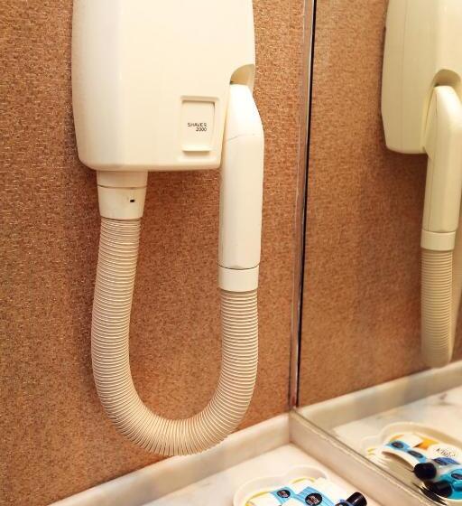 اتاق استاندارد سه نفره, Atakule King