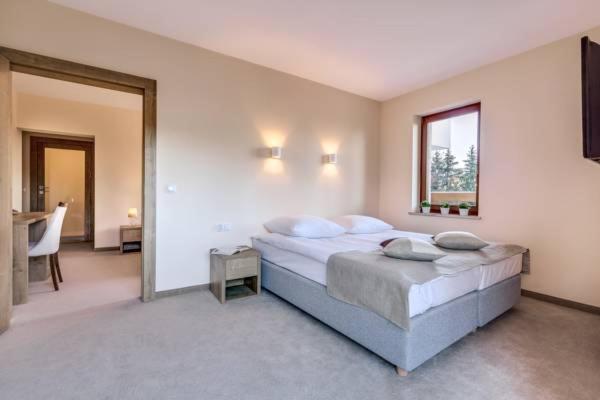 Семейный Номер, Zamek Księża Góra