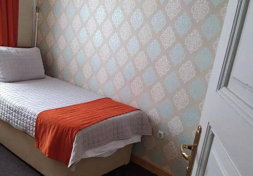 اتاق استاندارد سه نفره, Le Safran Suite