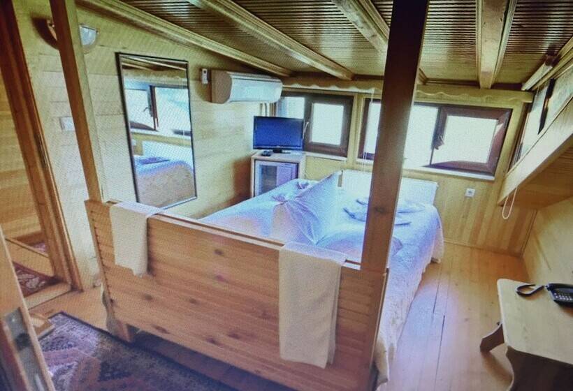 اتاق استاندارد با چشمانداز پارک, Le Safran Suite