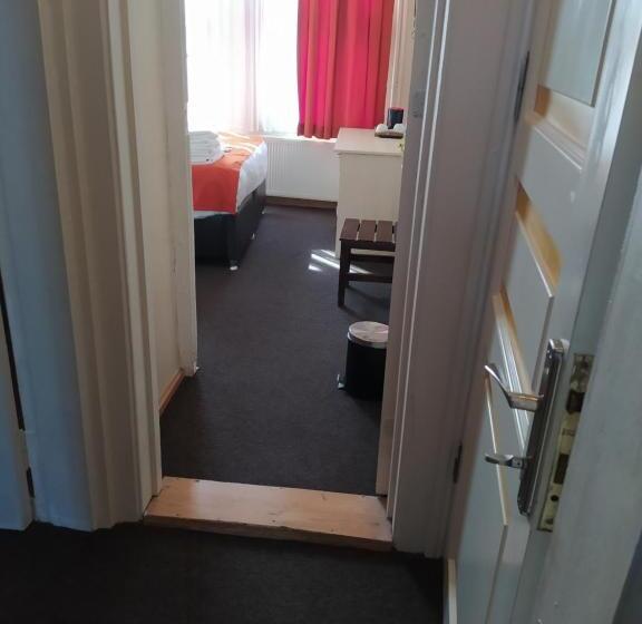 اتاق استاندارد سه نفره, Le Safran Suite