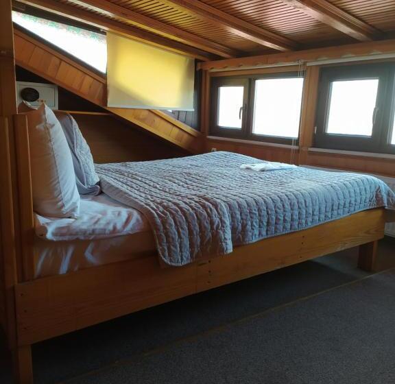 اتاق استاندارد با چشمانداز پارک, Le Safran Suite