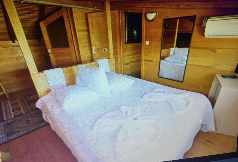 اتاق استاندارد با چشمانداز پارک, Le Safran Suite