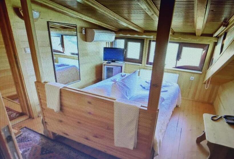 اتاق استاندارد با چشمانداز پارک, Le Safran Suite