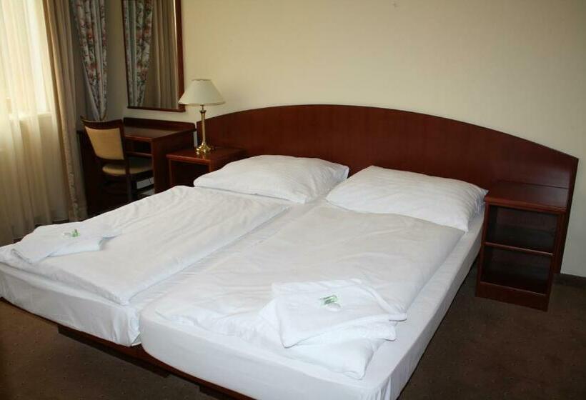 اتاق پنت هاوس, Petr