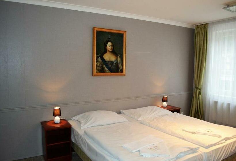 Quarto Ático, Petr
