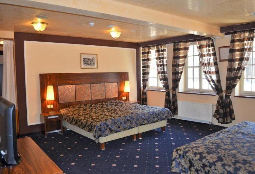 اتاق سوپریور خانوادگی, Petr