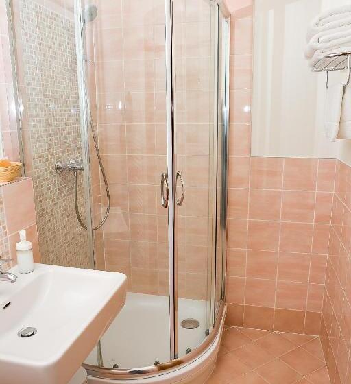 스탠다드 룸, Sharingham