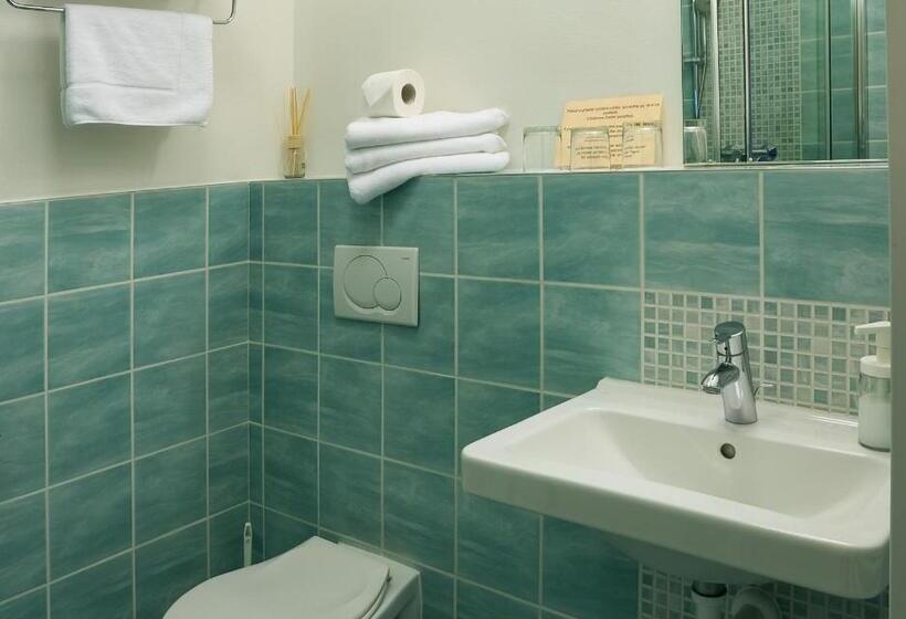 스탠다드 룸, Sharingham