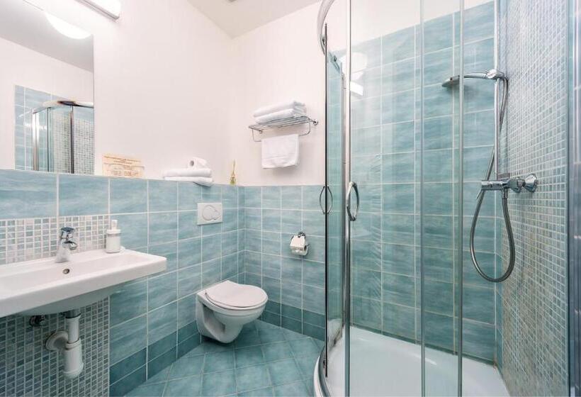 스탠다드 룸, Sharingham