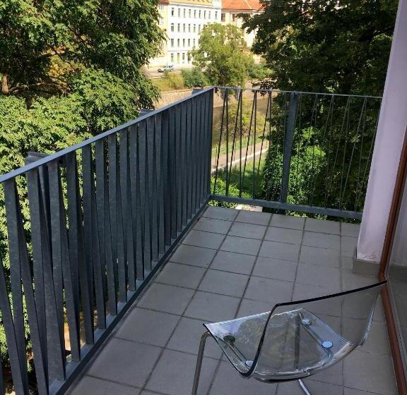 침실 1개 아파트, Sharingham