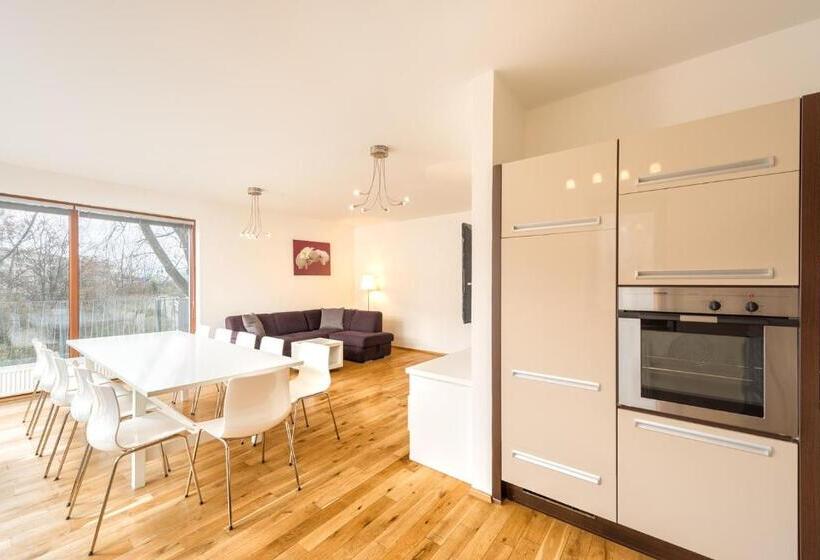 침실 1개 발코니 아파트, Sharingham