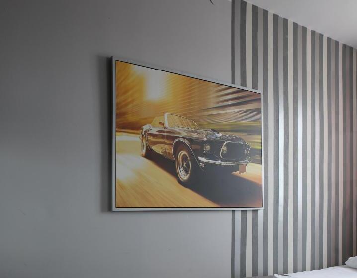 اتاق اکونومی, Sunny