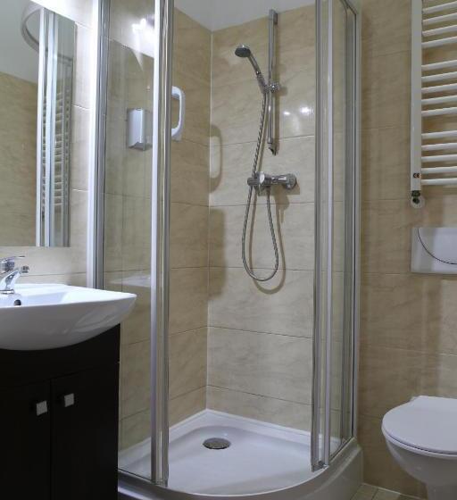 اتاق اکونومی, Sunny