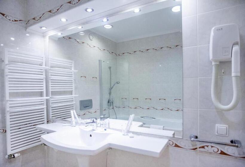 جناح, Szydłowski