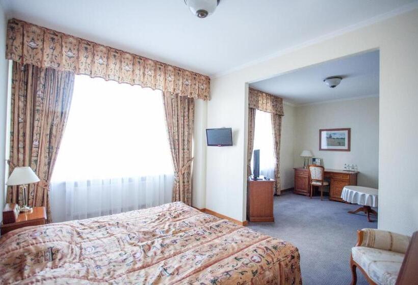 غرفة كومفورت ثلاثية, Szydłowski