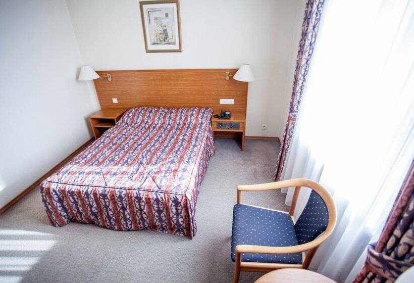 غرفة قياسية فردية, Szydłowski