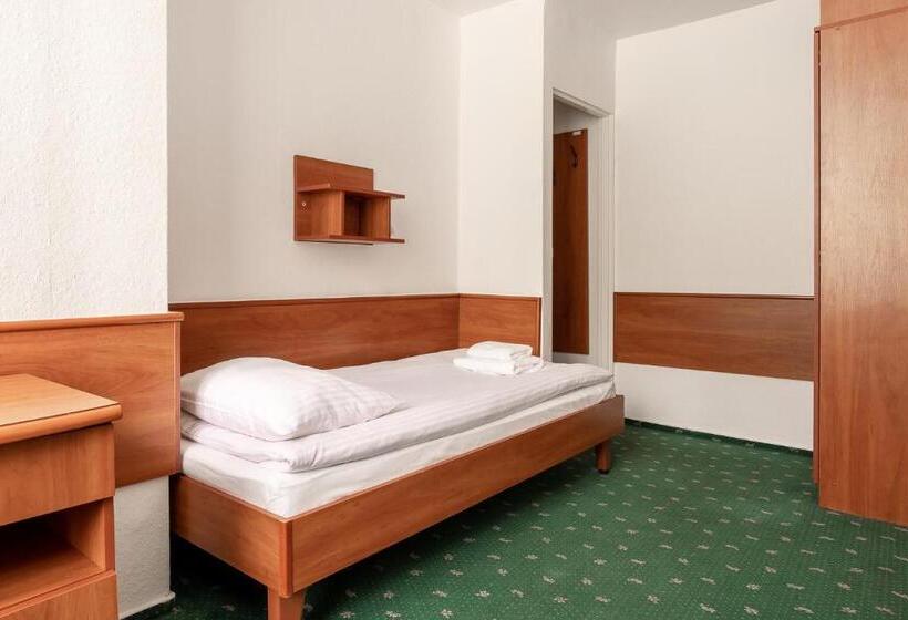 Quarto Estandar Individual, Wilga