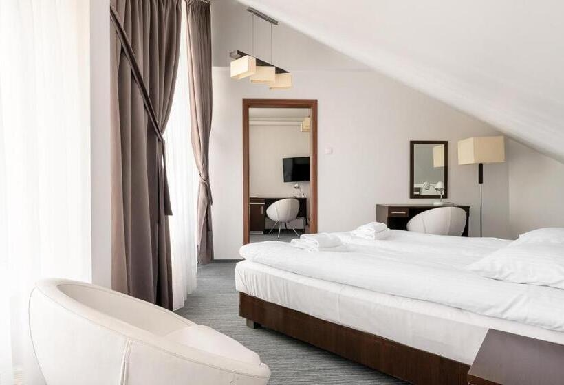 اتاق لوکس با بالکن, Wilga