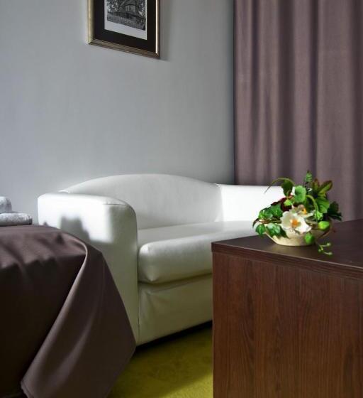 اتاق لوکس چهار تخته, Wilga