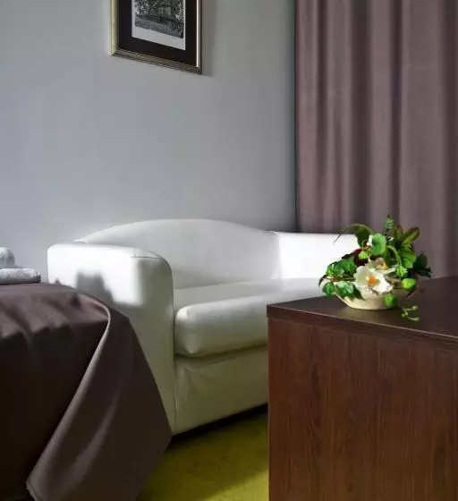 デラックスの４人部屋, Wilga