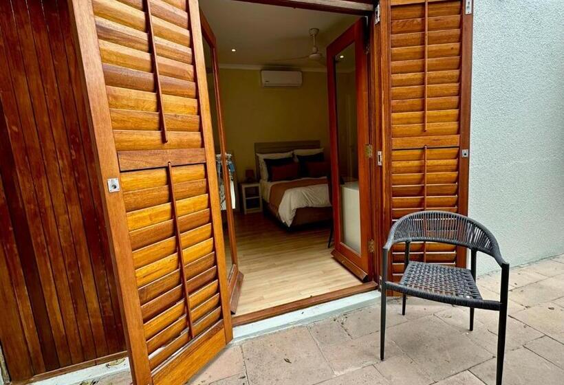 اتاق اکونومی, Loloho Lodge   24h Solar Power